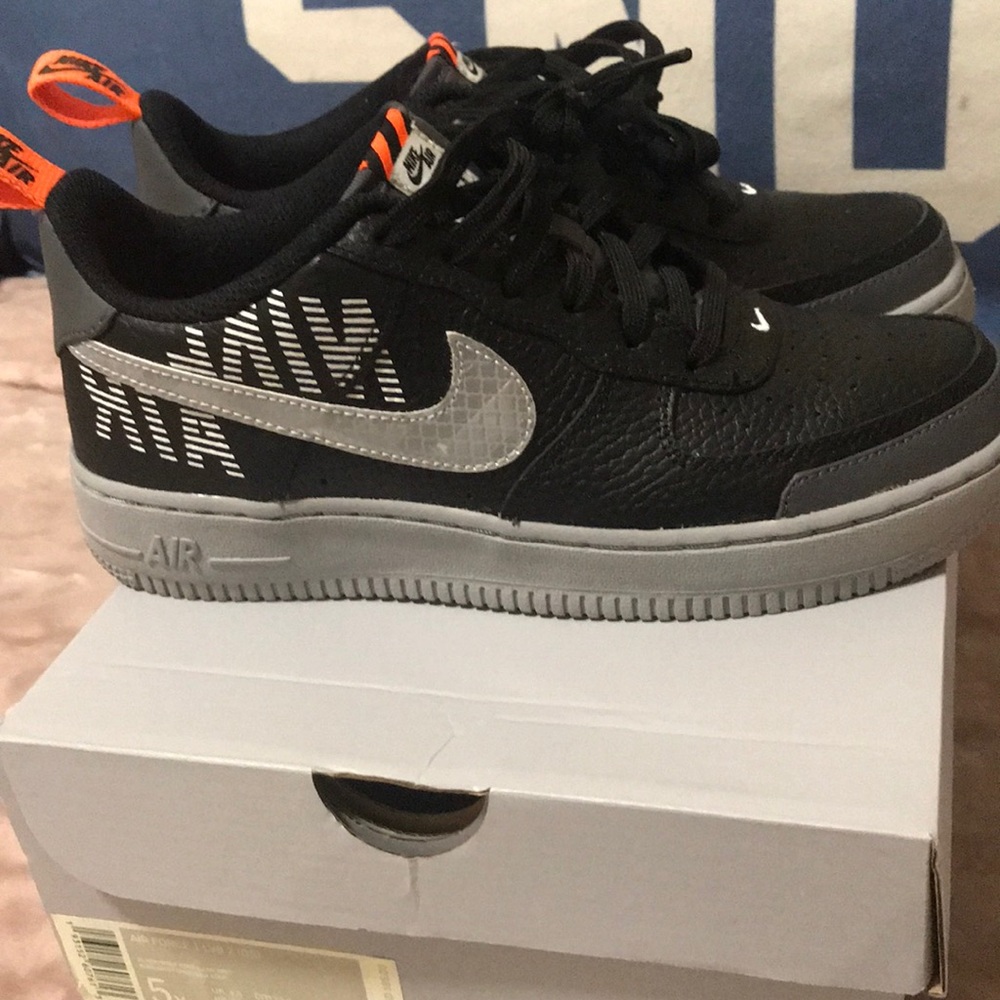 Nike Air Force 1 LV8 2